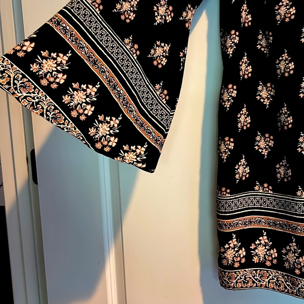 Mini dress with flared sleeves